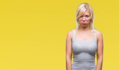 Genç güzel sarışın kadın izole arka plan yüzünden depresyona ve kızgın ve korkmuş ağlıyor sıkıntı için endişeleniyorum. Üzgün ifade.