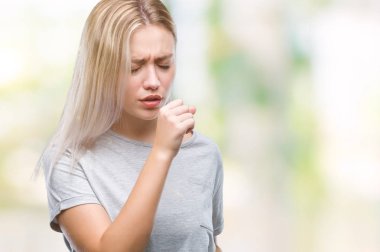 Genç Sarışın kadın hasta ve soğuk veya bronşit için semptom olarak öksürük duygu izole arka plan yüzünden. Sağlık kavramı.