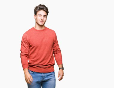 Genç yakışıklı adam seksi bir ifadeyle, neşeli ve mutlu yüzünü kameraya bakarak göz kırpıyor izole arka plan üzerinde.