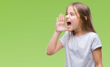 Genç güzel kız bağırarak ve ağzı üzerinde el ile yan için çığlık izole arka plan yüzünden. İletişim kavramı.