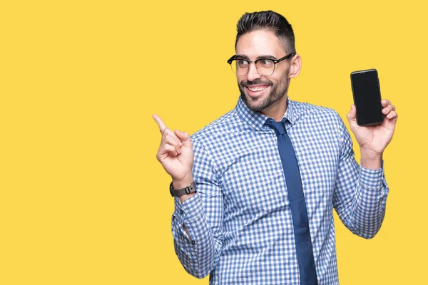 Mladí Hosté Muž Zobrazeno Smartphone Obrazovky Izolované Pozadí Velmi Šťastný — Stock fotografie