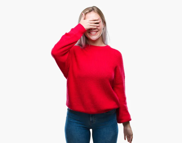 여자는 놀람에 얼굴에 손으로 스웨터를 — 스톡 사진