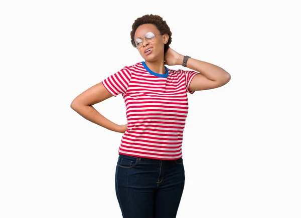 Vackra Unga Afroamerikanska Kvinnan Bär Glasögon Över Isolerade Bakgrund Lidande — Stockfoto