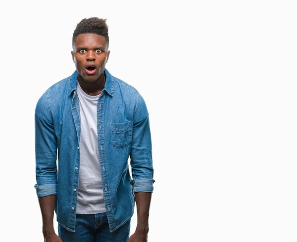 Afro Amerikai Fiatalember Elszigetelt Háttér Félek Megdöbbentem Meglepetés Kifejezés Mint — Stock Fotó