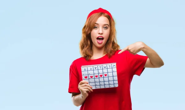 Junge Schöne Frau Über Isoliertem Hintergrund Mit Menstruationskalender Sehr Glücklich — Stockfoto