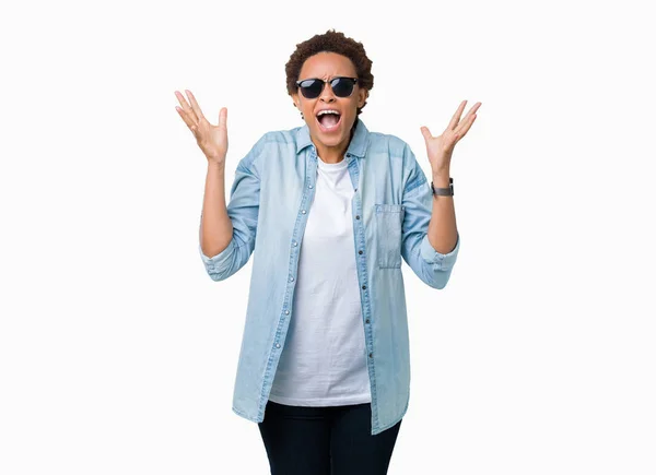 Hermosa Mujer Afroamericana Joven Con Gafas Sol Sobre Fondo Aislado —  Fotos de Stock