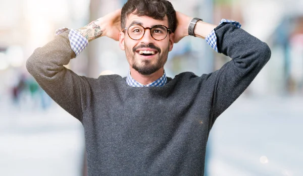 Giovane Bell Uomo Intelligente Che Indossa Occhiali Sfondo Isolato Pazzo — Foto Stock