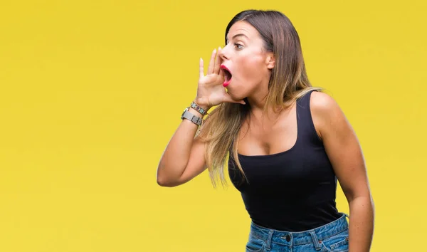 Joven Hermosa Mujer Sobre Fondo Aislado Gritando Gritando Fuerte Lado —  Fotos de Stock