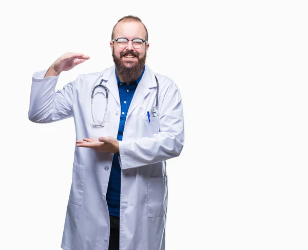 Junger Kaukasischer Arzt Weißen Arztkittel Über Isoliertem Hintergrund Gestikulierend Mit — Stockfoto