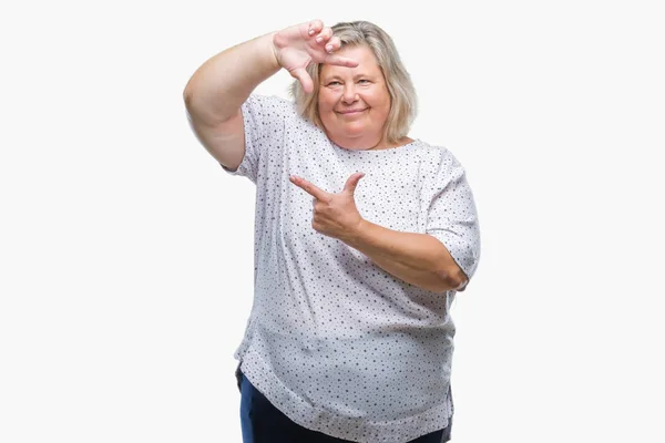 Senior Más Tamaño Mujer Caucásica Sobre Fondo Aislado Sonriendo Haciendo — Foto de Stock