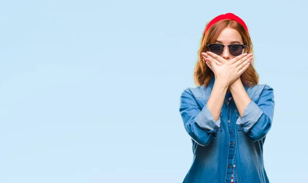 Young Beautiful Woman Isolated Background Wearing Sunglasses Shocked Covering Mouth — Stock Photo, Image