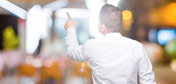 Meia Idade Árabe Elegante Homem Sobre Isolado Fundo Posando Para — Fotografia de Stock