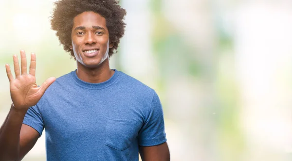 Afroamerikanischer Mann Über Isoliertem Hintergrund Der Mit Finger Nummer Fünf — Stockfoto