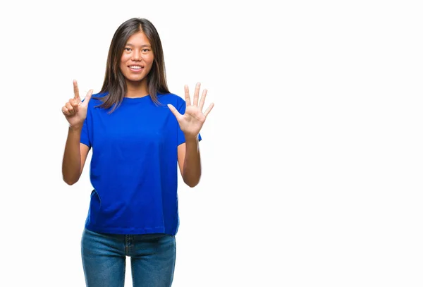 Joven Asiática Mujer Sobre Aislado Fondo Mostrando Apuntando Hacia Arriba — Foto de Stock