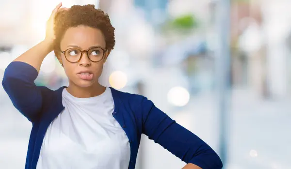 Mladá Krásná Africká Americká Žena Nosí Brýle Izolované Pozadí Mást — Stock fotografie