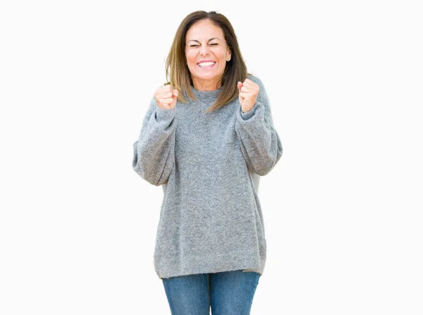 Schöne Frau Mittleren Alters Winterpullover Über Isoliertem Hintergrund Aufgeregt Für — Stockfoto