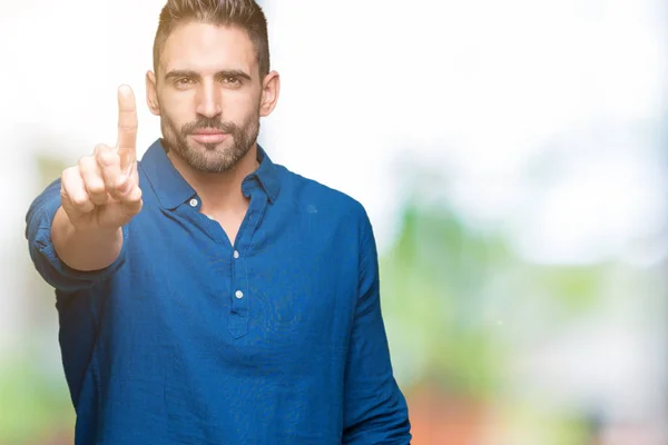 Junger Gutaussehender Mann Über Isoliertem Hintergrund Mit Erhobenem Finger Und — Stockfoto