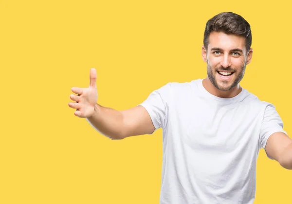 Jovem Homem Bonito Sobre Fundo Isolado Olhando Para Câmera Sorrindo — Fotografia de Stock