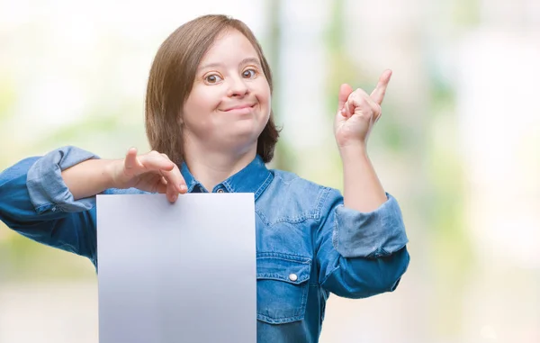 Junge Erwachsene Frau Mit Syndrom Hält Leeres Blatt Papier Zeigt — Stockfoto