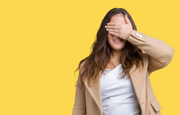 Mulher Bonita Size Jovem Vestindo Casaco Inverno Sobre Fundo Isolado — Fotografia de Stock