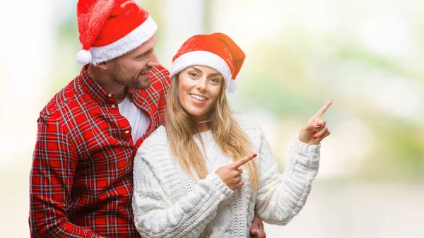 Giovane Coppia Innamorata Indossa Cappello Natale Sfondo Isolato Sorridente Guardando — Foto Stock