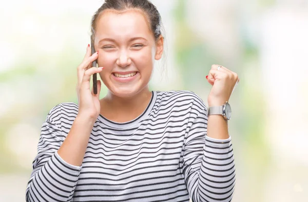 Giovane Bella Donna Caucasica Parlando Smartphone Sfondo Isolato Molto Felice — Foto Stock