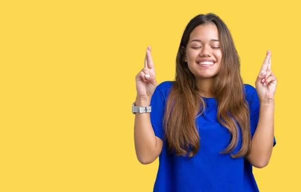 Jovem Bela Mulher Morena Vestindo Camiseta Azul Sobre Fundo Isolado — Fotografia de Stock