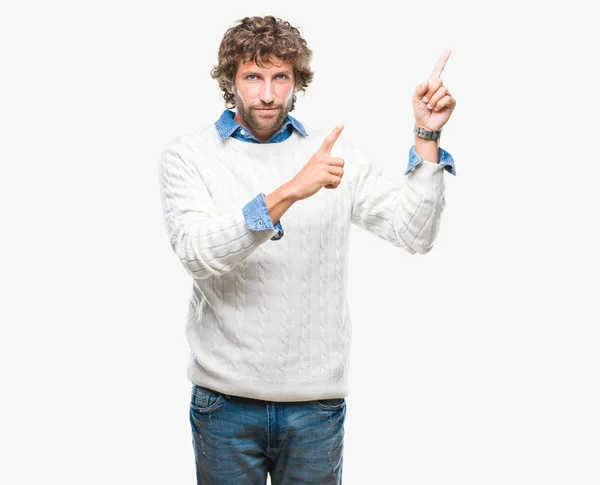 Jóképű Spanyol Férfi Modell Visel Téli Pulóver Elszigetelt Háttér Mosolyogva — Stock Fotó