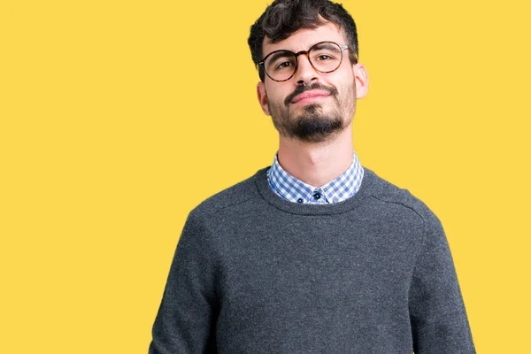 Mladý Pohledný Chytrý Muž Nosí Brýle Nad Izolované Pozadí Ruce — Stock fotografie