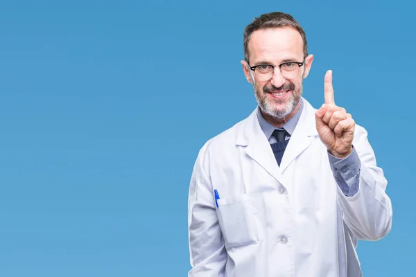 Hombre Profesional Alzado Mediana Edad Con Abrigo Blanco Sobre Fondo —  Fotos de Stock