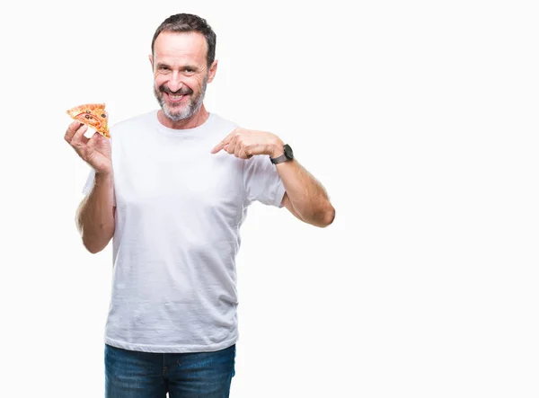 Meia Idade Hoary Sênior Homem Comer Pizza Fatia Sobre Isolado — Fotografia de Stock