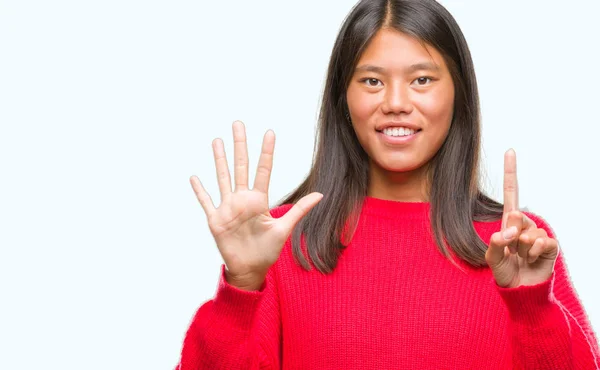 Junge Asiatische Frau Trägt Winterpullover Über Isoliertem Hintergrund Und Zeigt — Stockfoto