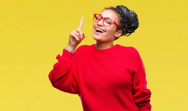 Fiatal Fonott Haj Afro Amerikai Lány Pulóver Szemüveget Visel Sikeres — Stock Fotó