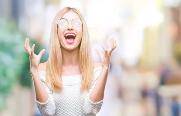 Joven Hermosa Mujer Rubia Con Gafas Sobre Fondo Aislado Loco — Foto de Stock