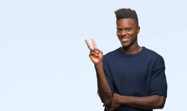 Fiatal Afroamerikai Férfi Mosolyogva Kacsintott Kamera Csinál Győzelem Jele Boldog — Stock Fotó