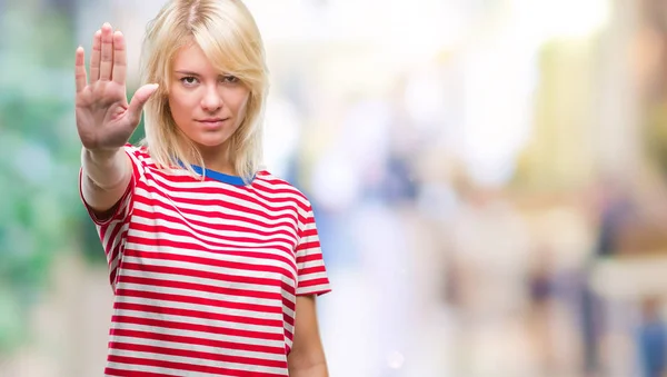 Giovane Bella Donna Bionda Sfondo Isolato Facendo Smettere Cantare Con — Foto Stock