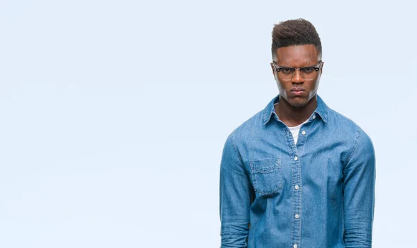 Hombre Afroamericano Joven Sobre Fondo Aislado Escéptico Nervioso Frunciendo Ceño — Foto de Stock