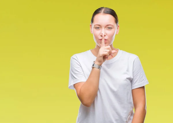 Jeune Belle Femme Caucasienne Sur Fond Isolé Demandant Être Calme — Photo