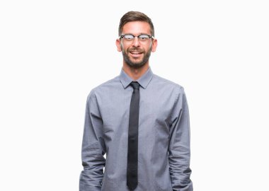 Genç yakışıklı iş adamı yüzünde mutlu ve güzel bir gülümseme ile izole arka plan üzerinde. Şanslı kişi.