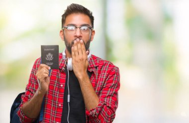 İzole arka kapak ağız elle hata, korku, sessizlik içinde gizli kavramı korkmuş ifade için utanç ile şok içinde pasaport Amerika holding yetişkin İspanyol öğrenci adam