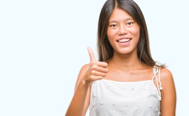 Genç Asyalı kadın hareketi el ile mutlu yaşasın yapıyor izole arka plan üzerinde. Kameraya bakarak başarı gösteren ile ifade onaylama.