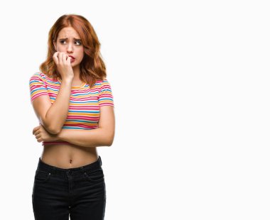 Genç güzel kadın yüzünden stresli ve gergin ile izole arka plan tırnak ısırma dudaklarından eller. Anksiyete sorunu.