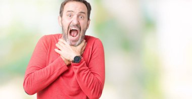 Yakışıklı orta yaş ağarmış kıdemli ve izole arka plan bağırarak üzerinde giyen kış kazak erkek çünkü boğmak acı kendi ellerimle öldürürüm. Sağlık sorunu. Yaralarından ve intihar kavramı.