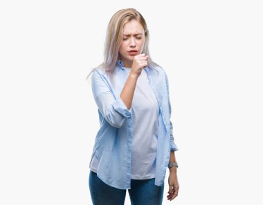 Genç Sarışın kadın hasta ve soğuk veya bronşit için semptom olarak öksürük duygu izole arka plan yüzünden. Sağlık kavramı.