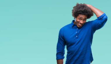 İzole arka plan üzerinde Afro Amerikalı adam yanıltır ve soru hakkında merak ediyorum. Şüphe, kafasına el ile düşünme ile belirsiz. Dalgın kavramı.