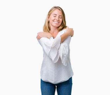 Güzel genç zarif kadın kendini mutlu ve olumlu sarılma, kendinden emin gülümseyen izole arka plan yüzünden. Kendi aşk ve öz bakım