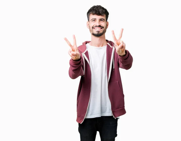 Jovem Homem Bonito Sobre Fundo Isolado Sorrindo Olhando Para Câmera — Fotografia de Stock