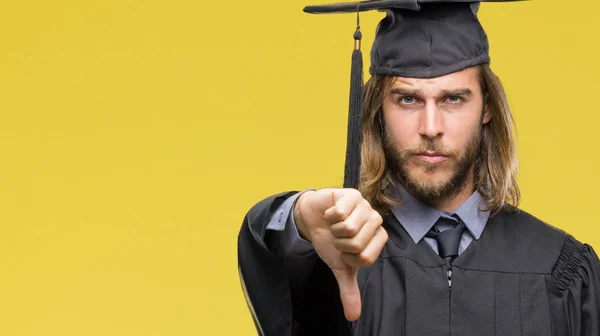 Jeune Homme Diplômé Beau Avec Les Cheveux Longs Sur Fond — Photo