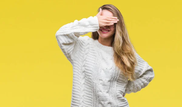 Junge Schöne Blonde Frau Die Winterpullover Und Sonnenbrille Über Isoliertem — Stockfoto