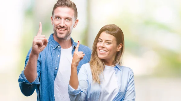 Pareja Joven Enamorada Sobre Fondo Aislado Apuntando Con Dedo Hacia — Foto de Stock